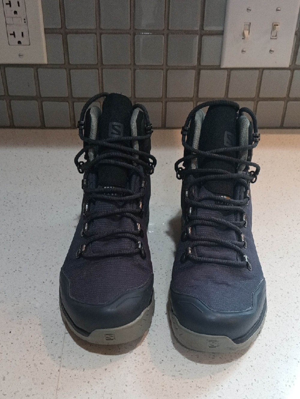 Salomon Outback 500 GTX Hiking Boots Size 7